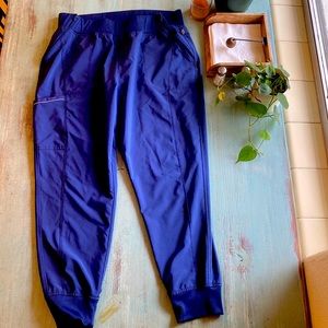 Jogger scrub pants